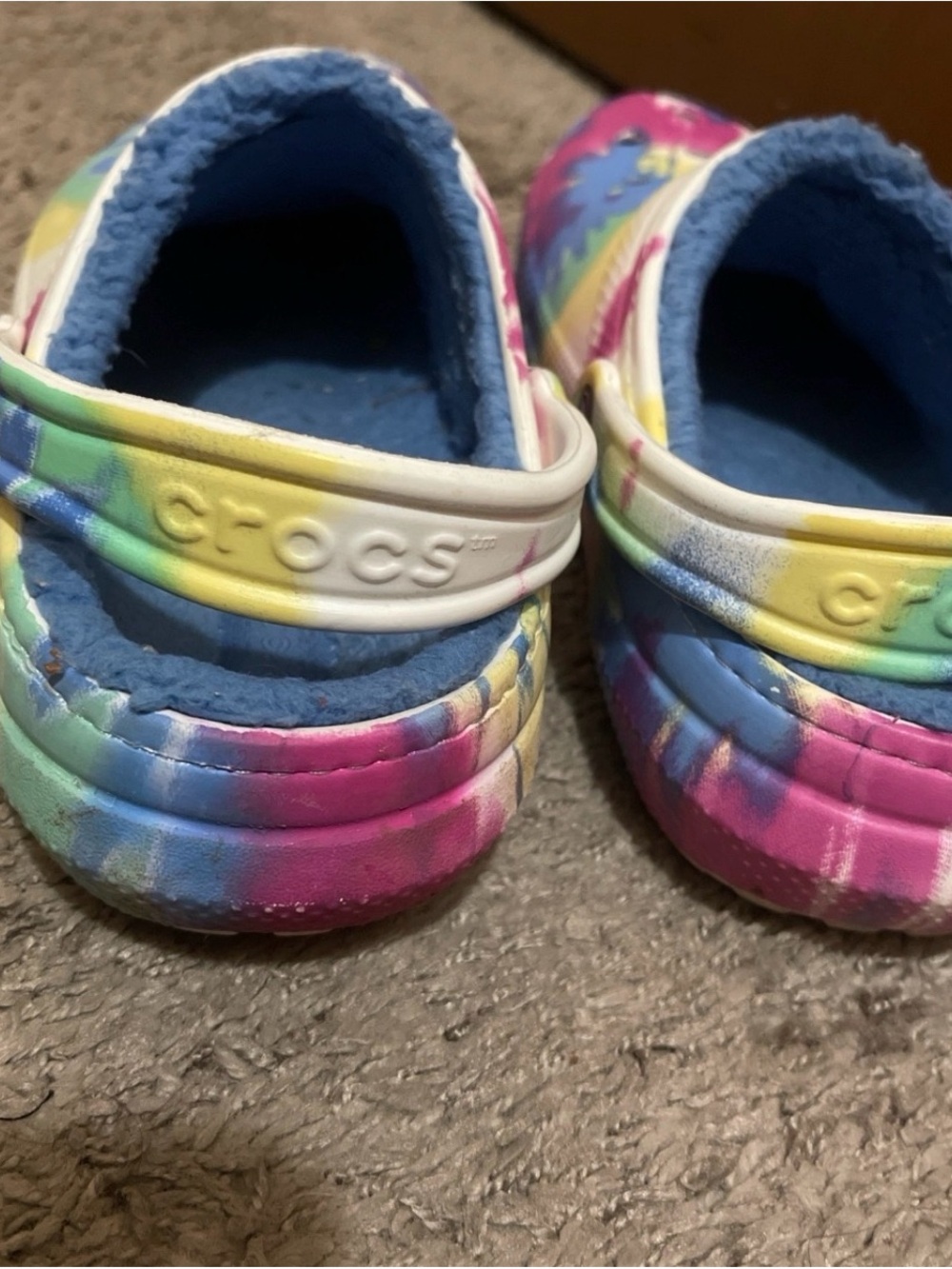 Tie-dye lined Crocs clogs - Picture 3 of 4